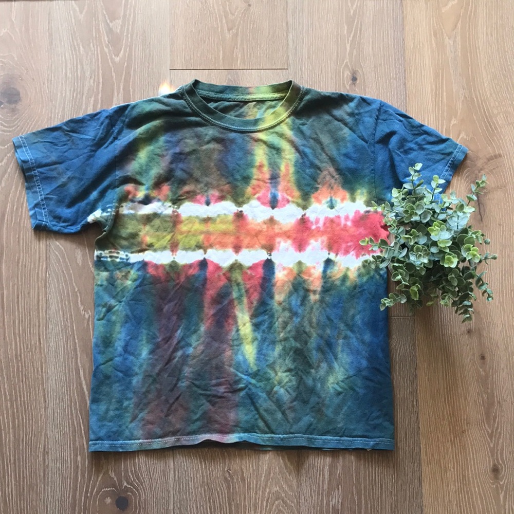Unique tie-dye T shirt from Oregon. Youth large.